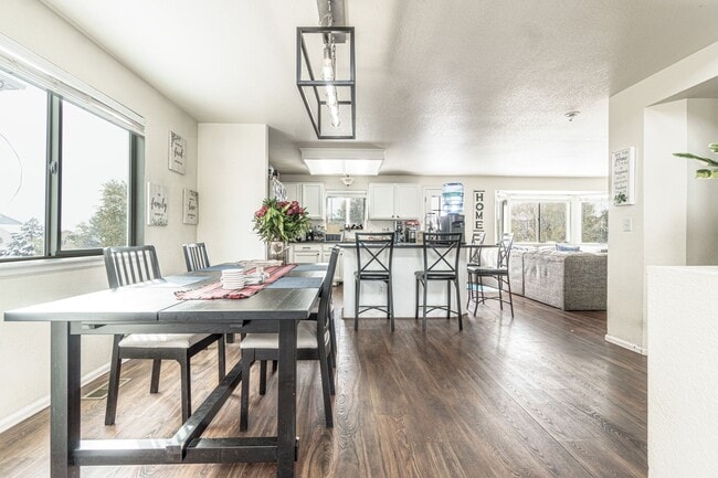 Photo - 2218 Streambank Dr