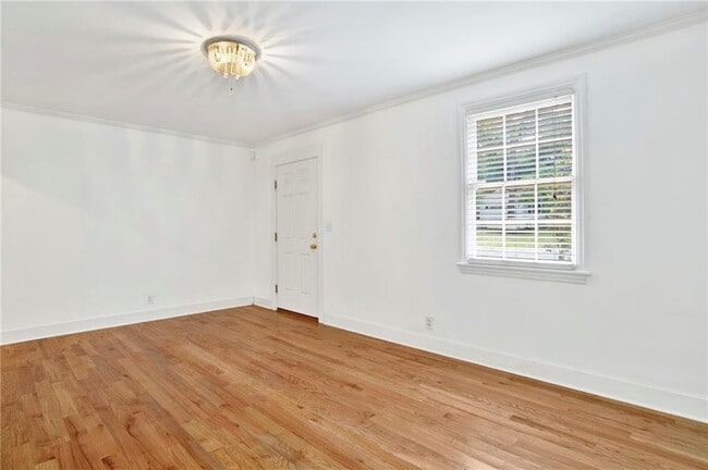 Photo - 309 Border Dr W