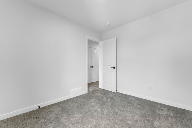 Photo - 6381-6381 King Wynd SW Unit 1