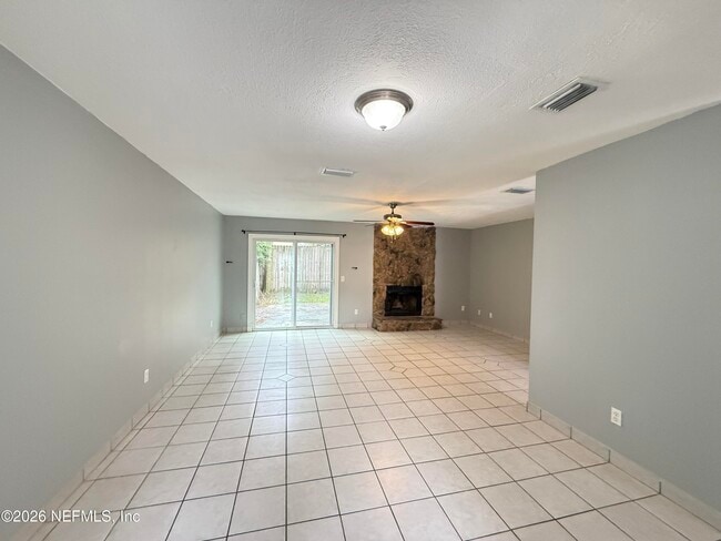 Photo - 6024 Duclay Rd