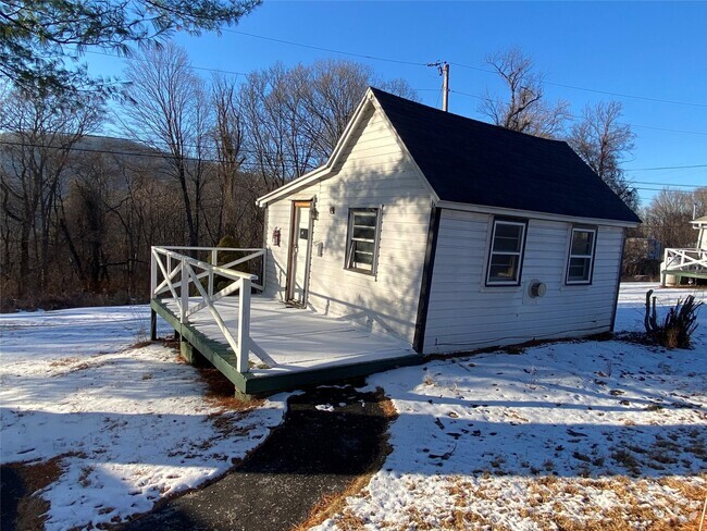 Building Photo - 181 Ulster Ave Unit 3 Rental