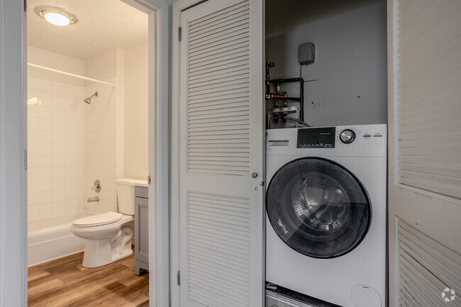 1BR, 1BA - 578SF