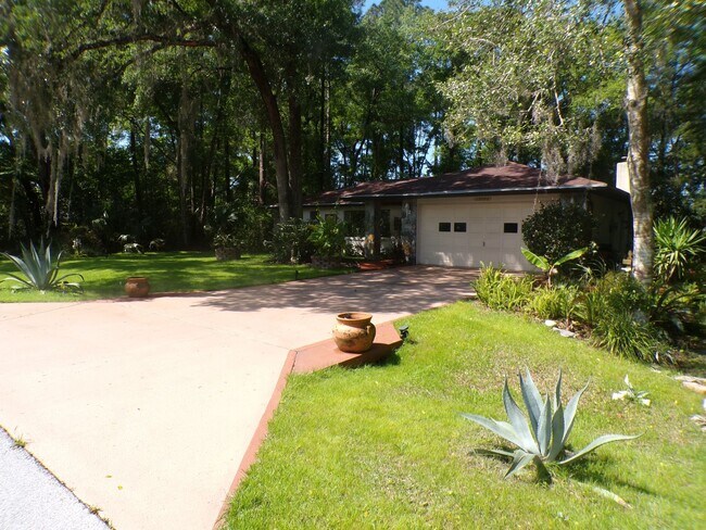 Photo - Fully Furnished 6 month rental