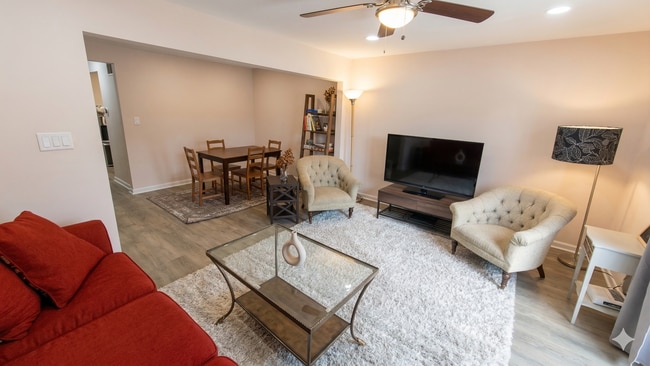 Photo - 971 S Taylor St