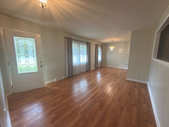 Photo - Spacious three bedroom, two bathroom with ...