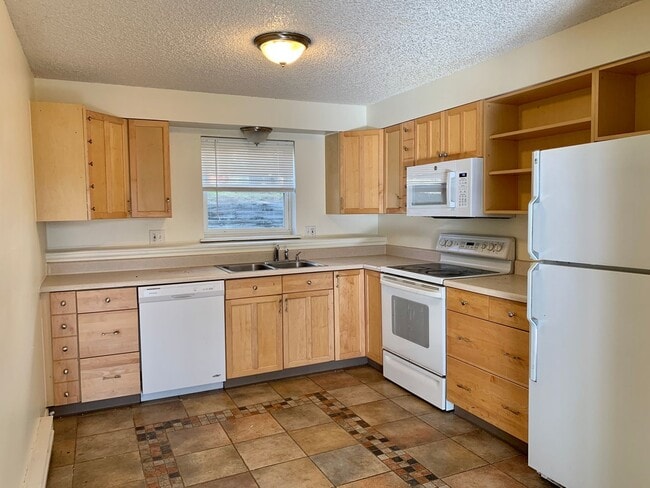 Building Photo - Great 2 Bedroom, 1 Bathroom Condo in Fort Collins, CO - On Spring Creek Trail Near Edora Park!