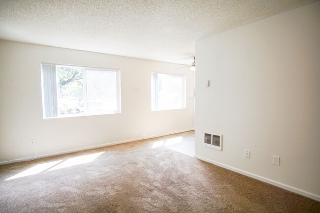 Photo - 1561 SE Stark St Unit 1561