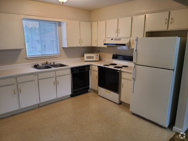 Building Photo - 2243 Hillcrest Unit 6E Rental