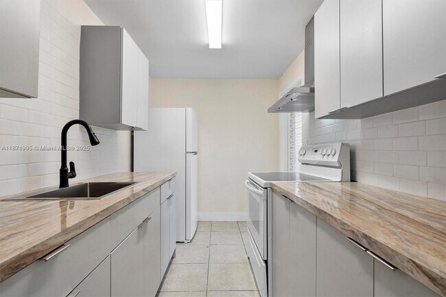 Photo - 1715 N 16th Ave Unit 202