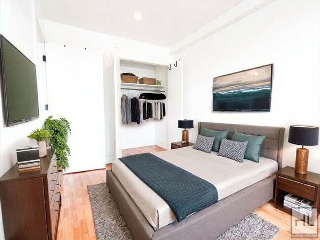BROADWAY - BROADWAY Apartment Unit 4F