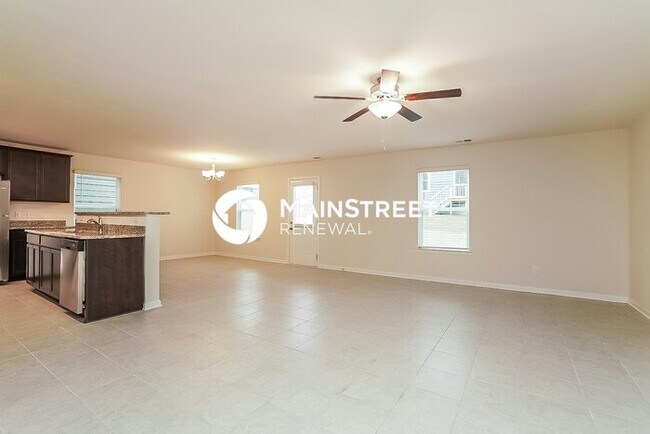 Photo - 4 Bedroom Pet-Friendly Home in La Vergne, TN with Main Street Renewal