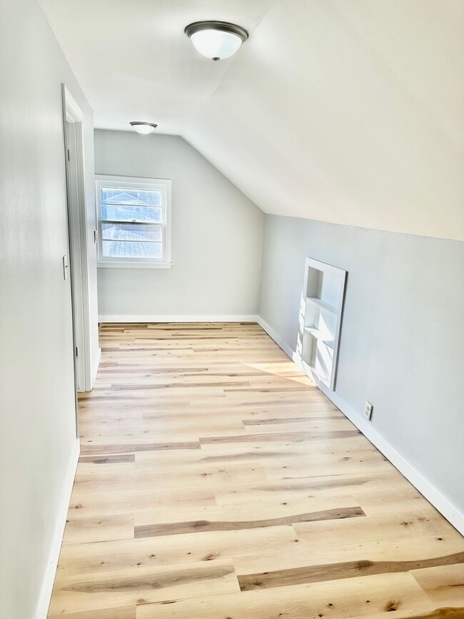 Photo - 2847 Union St