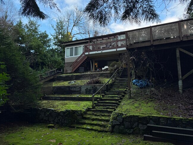 Photo - 430 Newlands Rd