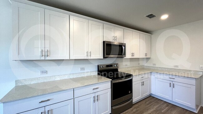 Photo - 882 Breakwater Dr