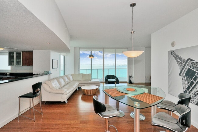 Photo - 1800 N Bayshore Dr