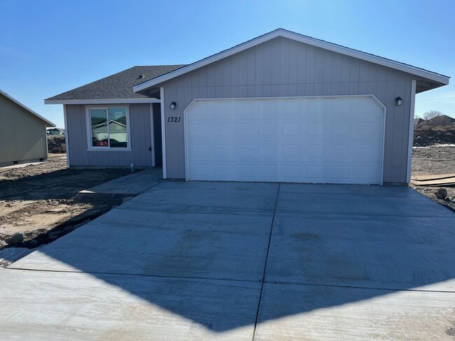 Building Photo - 4 Bedroom Home in Park Orchard Neighborhood