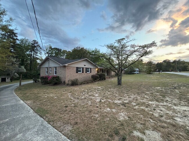 Photo - Move-In Ready Ranch in the Heart of Elgin!