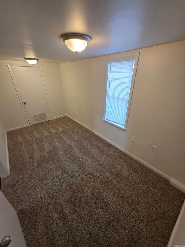 Photo - 916 N Poplar St