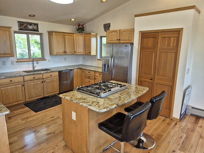 Photo - 1096 Aspen Dr
