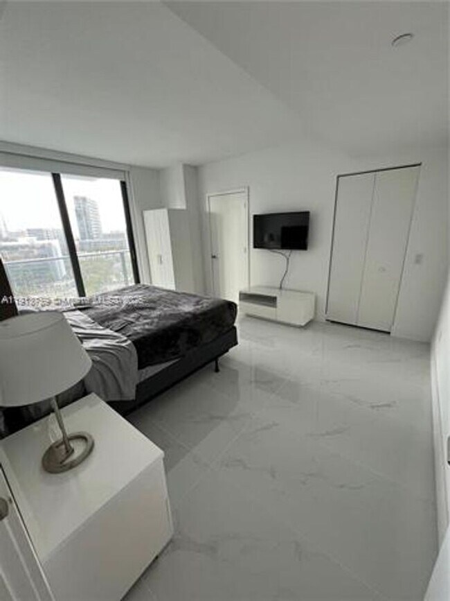 Photo - 501 NE 31st St Unit 501 NE 31st St 1208