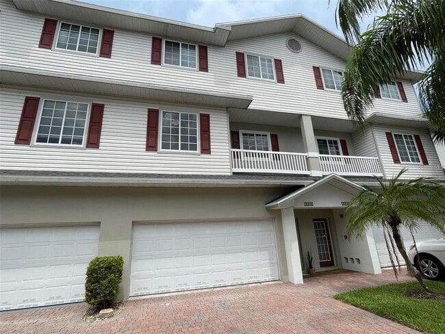Photo - 3318 10 Th Ln W