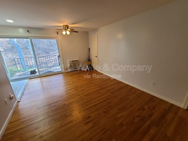 Photo - 1622 Farmington Ave Unit Apt 8