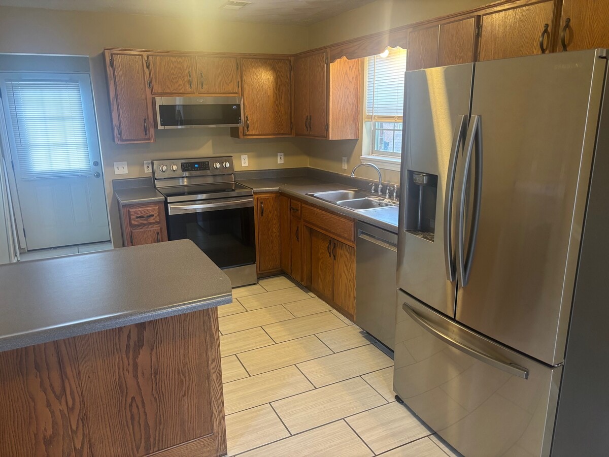 Photo - 121 Owings Blvd