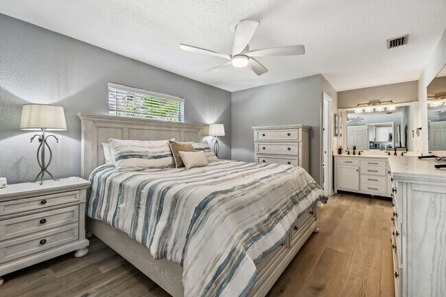 Photo - 1763 Montana Ave NE