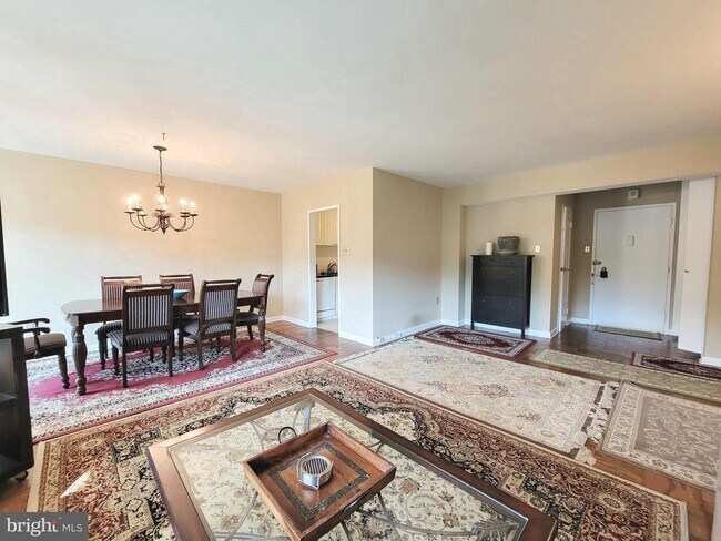 Photo - 4201 Cathedral Ave NW Unit 820E