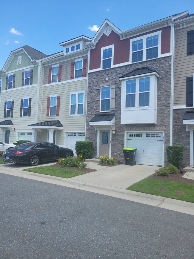 4321 Saltmarsh Ln Townhome Townhome Rental in Chesapeake VA