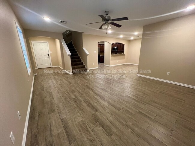 Photo - 6617 Leightyn Ln