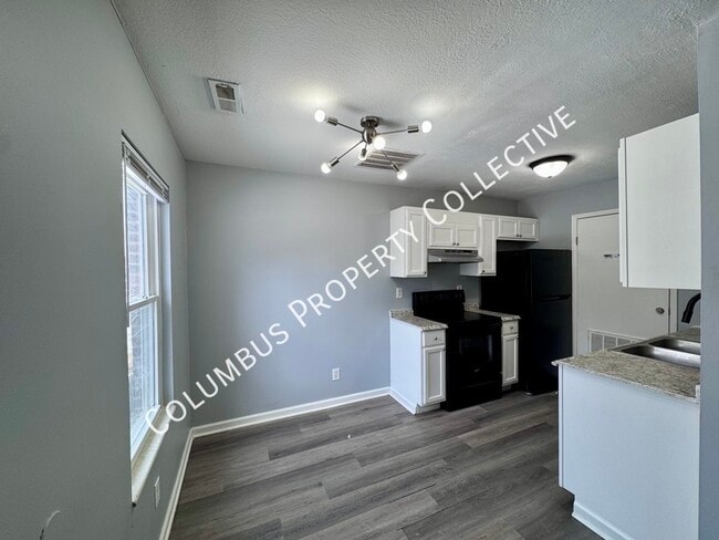 Photo - 3285 E Mound St