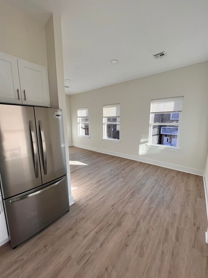 Photo - 70 69th St Unidad 4