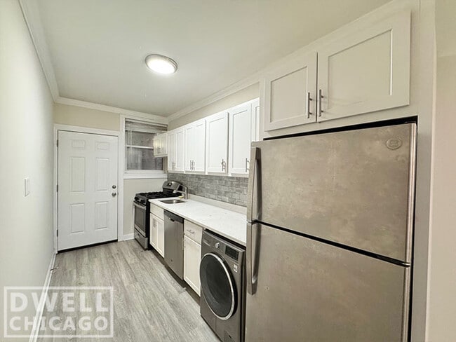 Photo - 4208 N Clark St Apartments