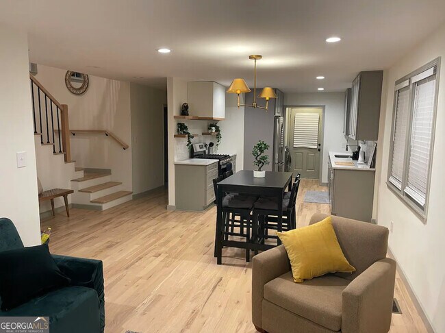 Photo - 643 Magnolia St NW