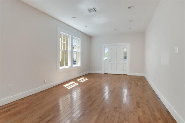 Living Room/ Front Door - 500 S Hennessey St Unit 502