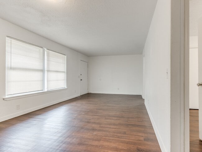 Photo - 1404 NE 38th St