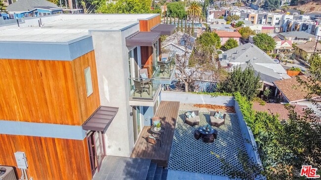 2251 Aaron St