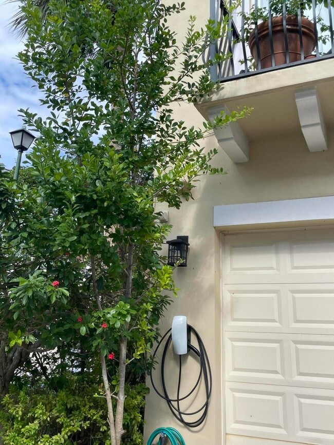 Photo - 552 NW 39th Cir
