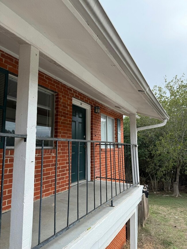 Building Photo - 1690 Hofheinz St Unit B2