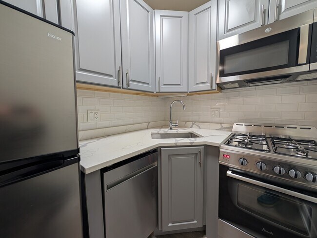 Photo - 501 W Belmont Ave