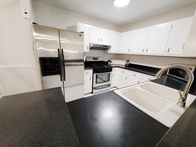 Room in House on Henslowe Dr