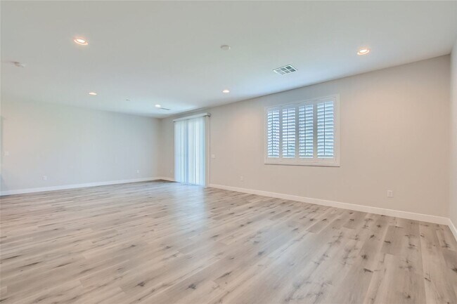 Photo - Gorgeous 2019 Build Home with Beautifully Landscaped Backyard! (COMING SOON)
