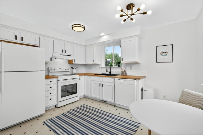 Photo - 2529-2529 SE 136th Ave