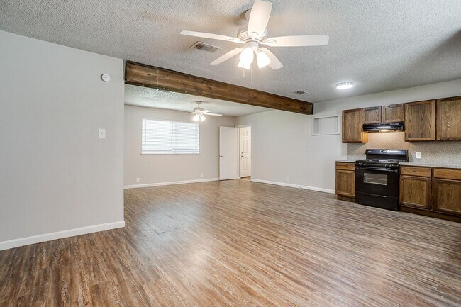 Photo - Charming Home located in the heart of Burleson!