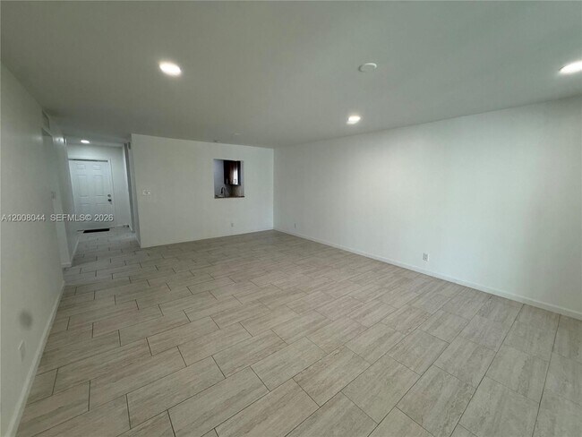 Photo - 609 NE 14th Ave Unit 108