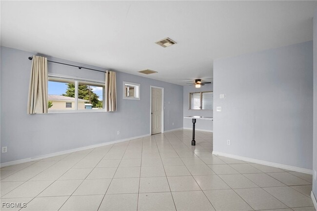 Photo - 211 E Jasmine Rd
