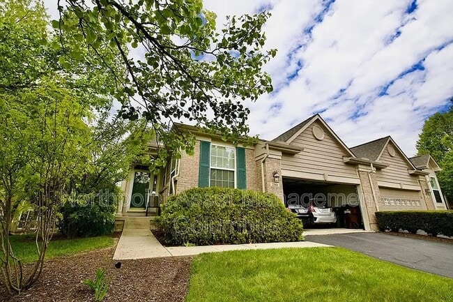 Building Photo - Beautiful 3BR 3BA Townhouse • Updated Kitchen • Deck • 2-Car Garage in Beavercreek