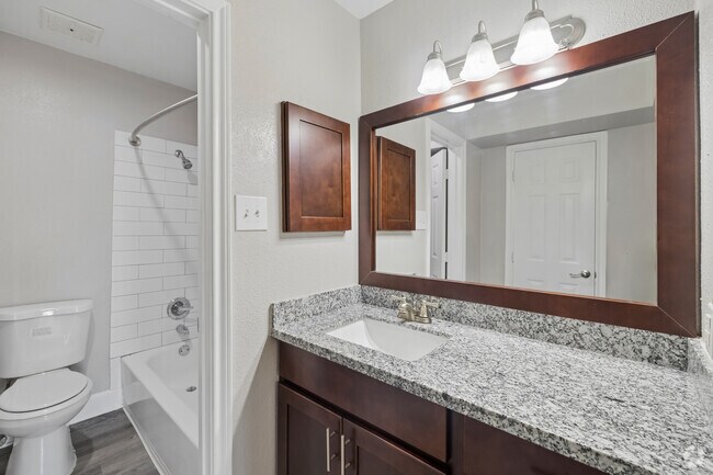 2BR, 2BA - 1,040SF - Primary Bathroom