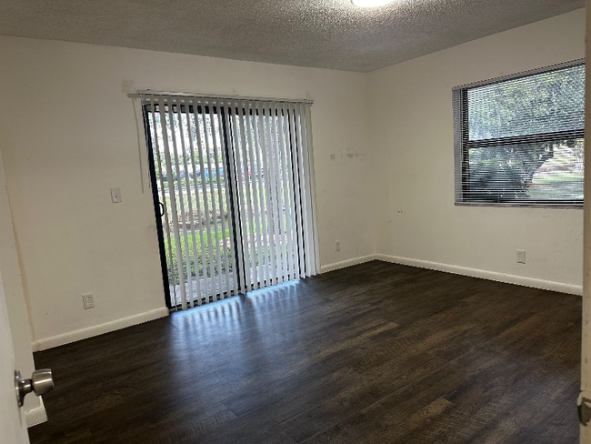 Photo - 10871 NW 45th St